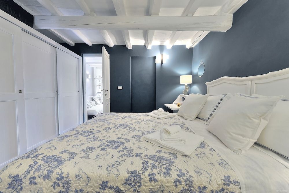 undefined Santo Spirito Romantic by Mmega 4