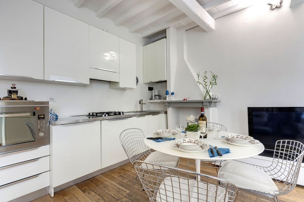 undefined Central Duomo Apartment With Fast Wifi 2