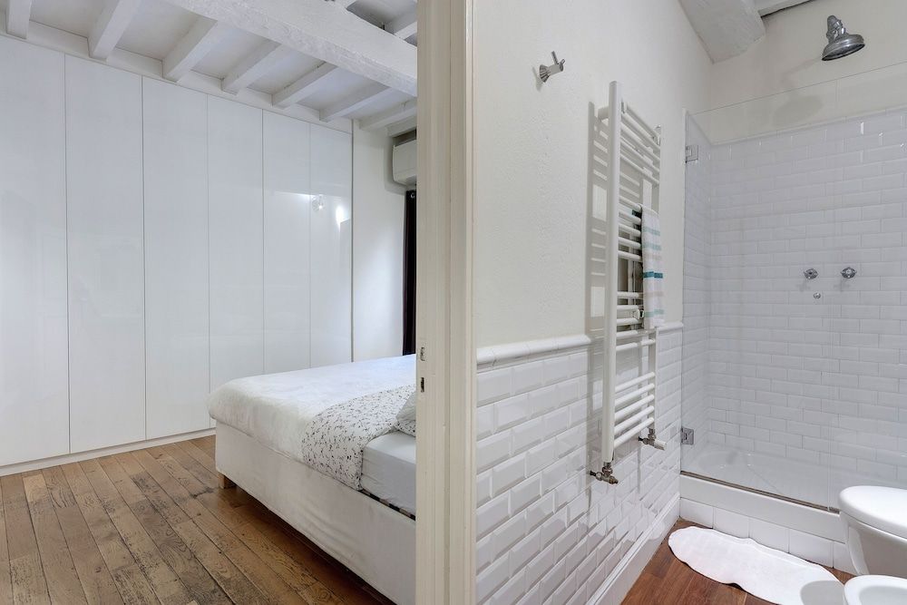 undefined Central Duomo Apartment With Fast Wifi 9