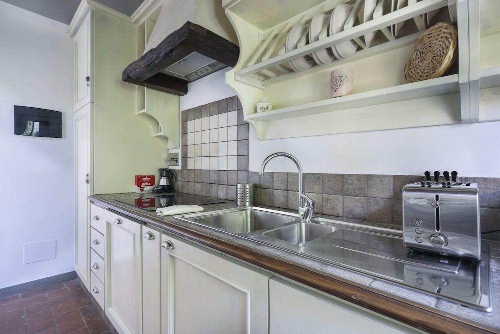 undefined Oltrarno Modern Apartment in Florence - Hosted by Sweetstay 3