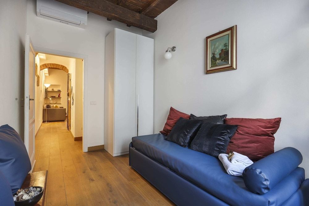 Oltrarno Modern Apartment in Florence - Hosted by Sweetstay Basic Apartment, Multiple Beds 8