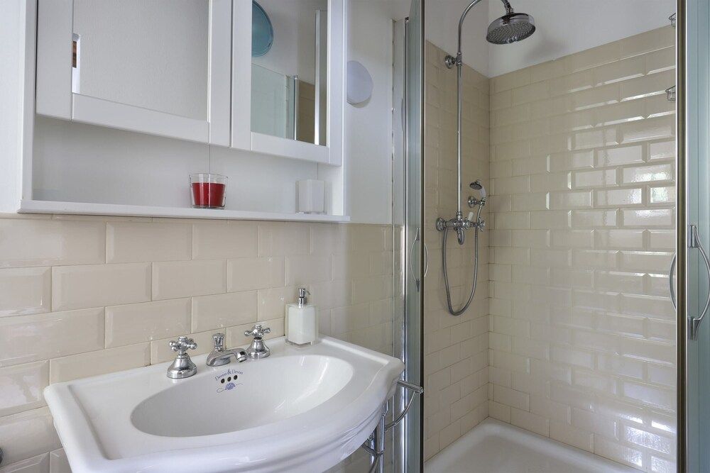 Oltrarno Modern Apartment in Florence - Hosted by Sweetstay Basic Apartment, Multiple Beds 6