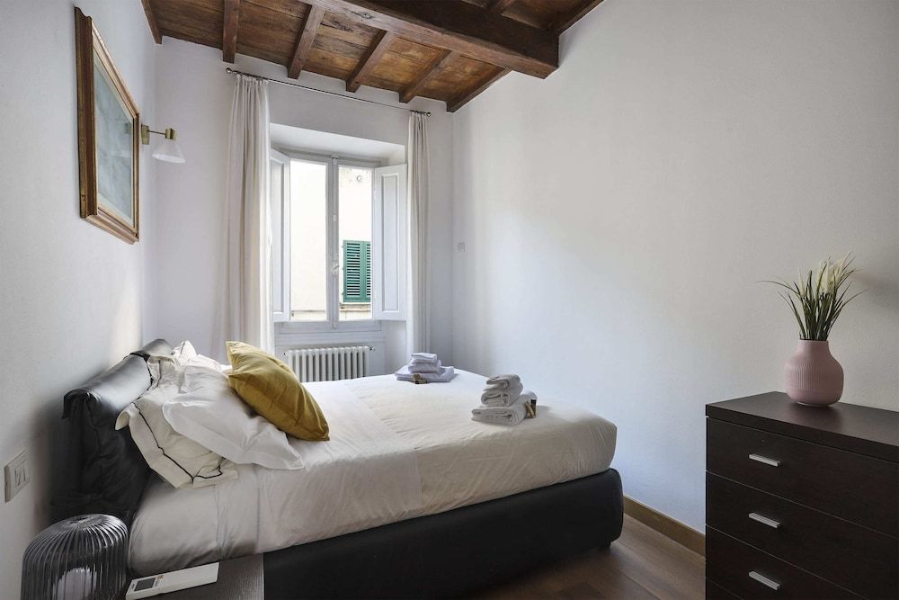 undefined Oltrarno Modern Apartment in Florence - Hosted by Sweetstay 9