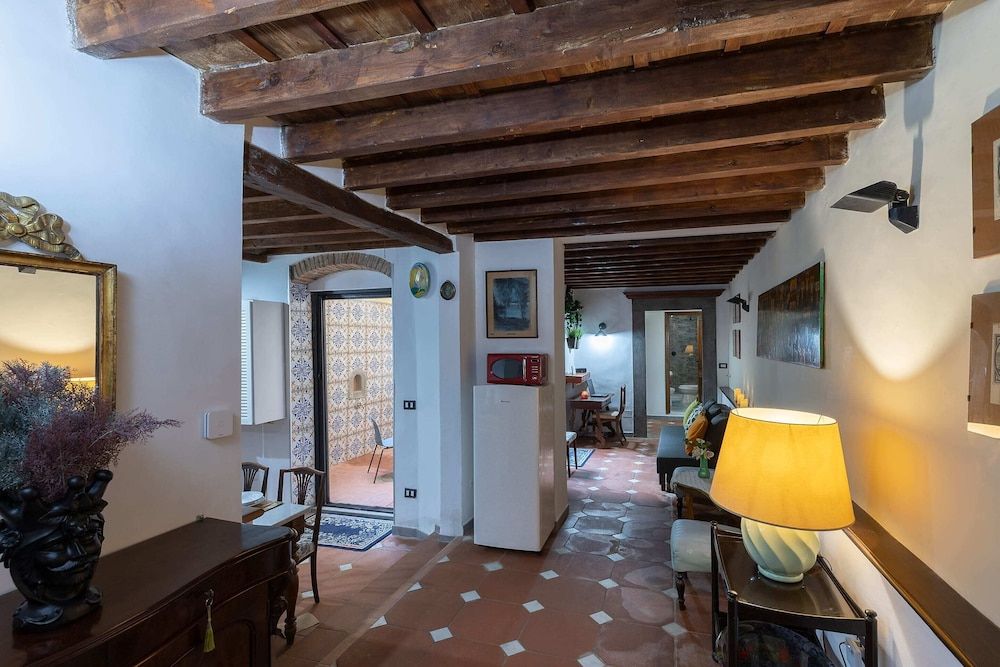 Serragli Court-hosted by Sweetstay Basic Apartment, Multiple Beds