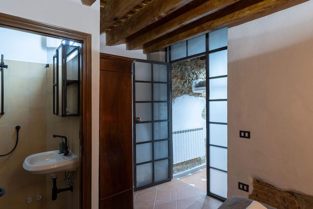 Serragli Court-hosted by Sweetstay Basic Apartment, Multiple Beds 12