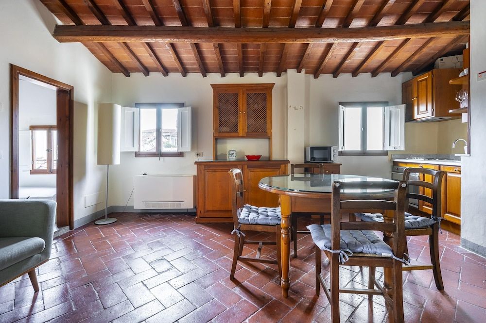 undefined Piazza Santa Croce in Firenze 8