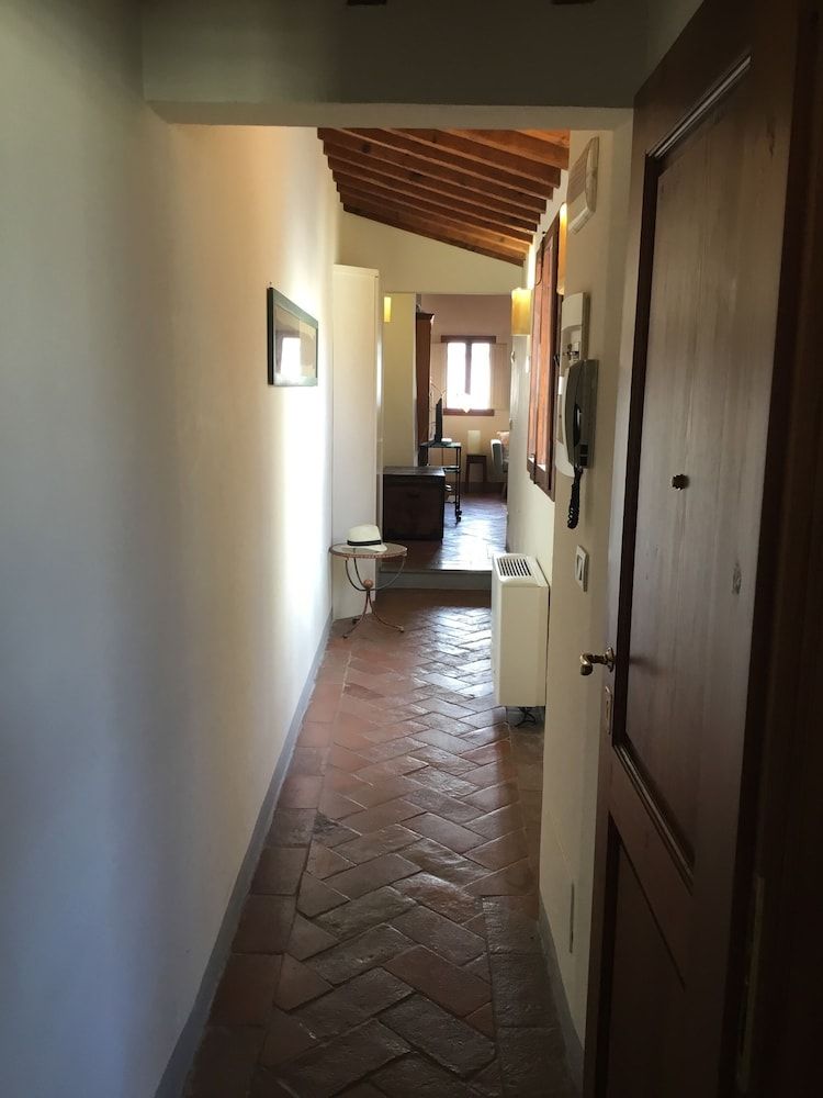 undefined Piazza Santa Croce in Firenze 9