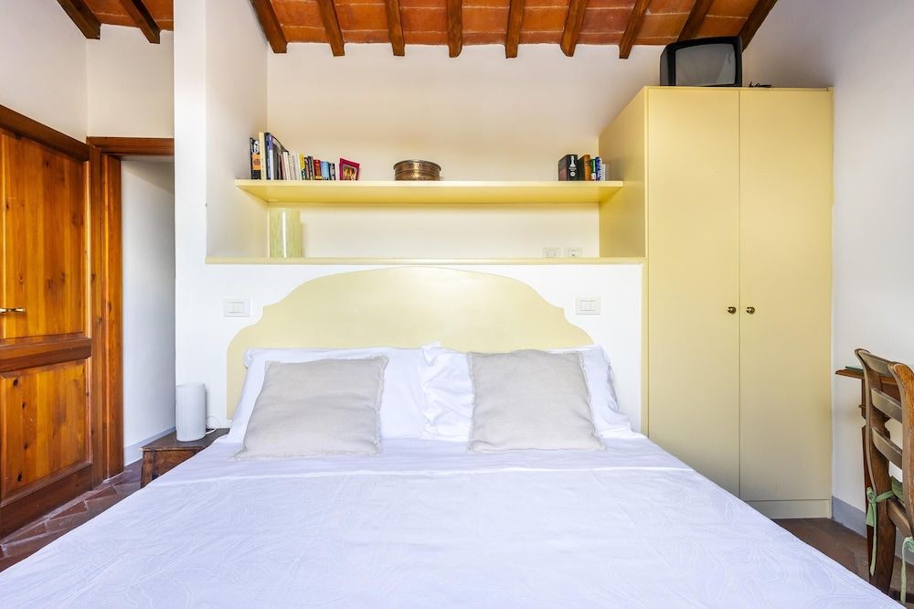 Piazza Santa Croce in Firenze Apartment 5