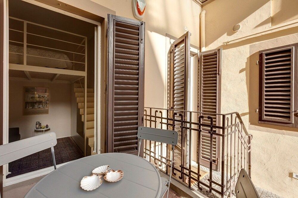 undefined Central Berchet With Terrace and Private Entrance 3