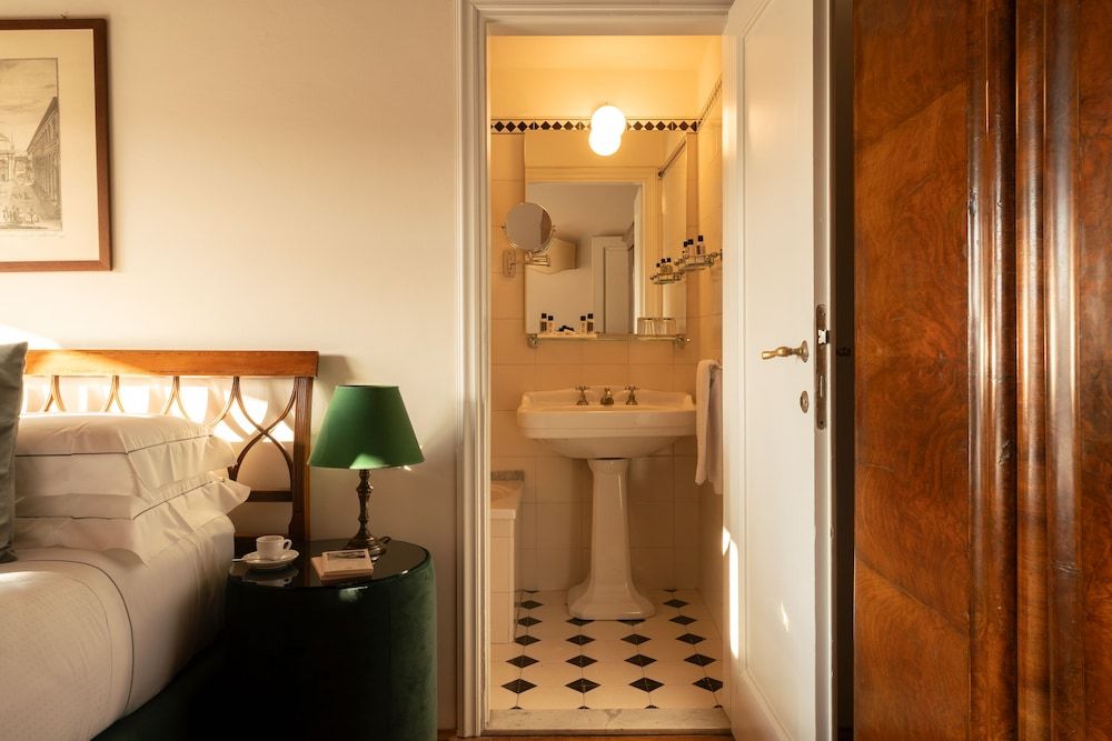 Loggiato dei Serviti Classic Double Room 11