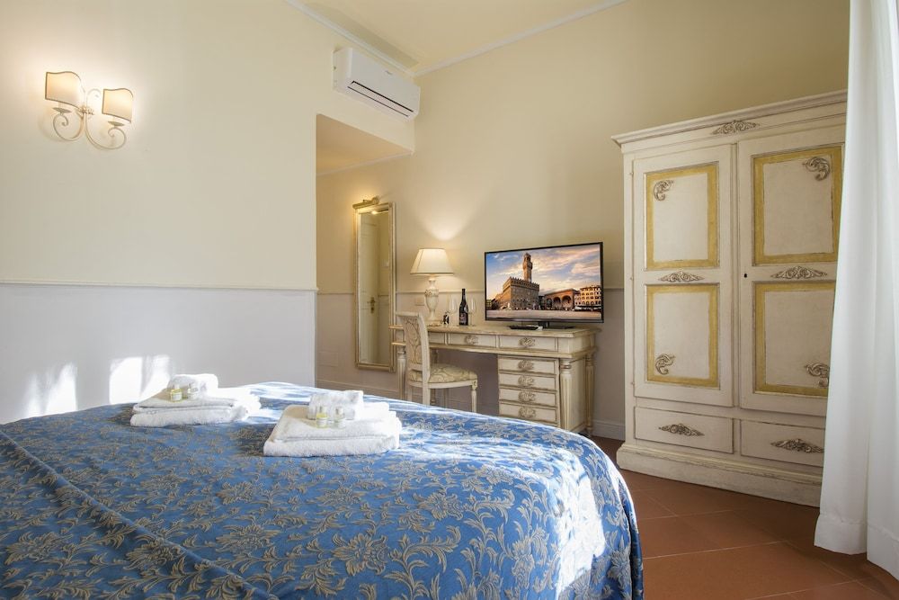 undefined Relais Tiffany 10