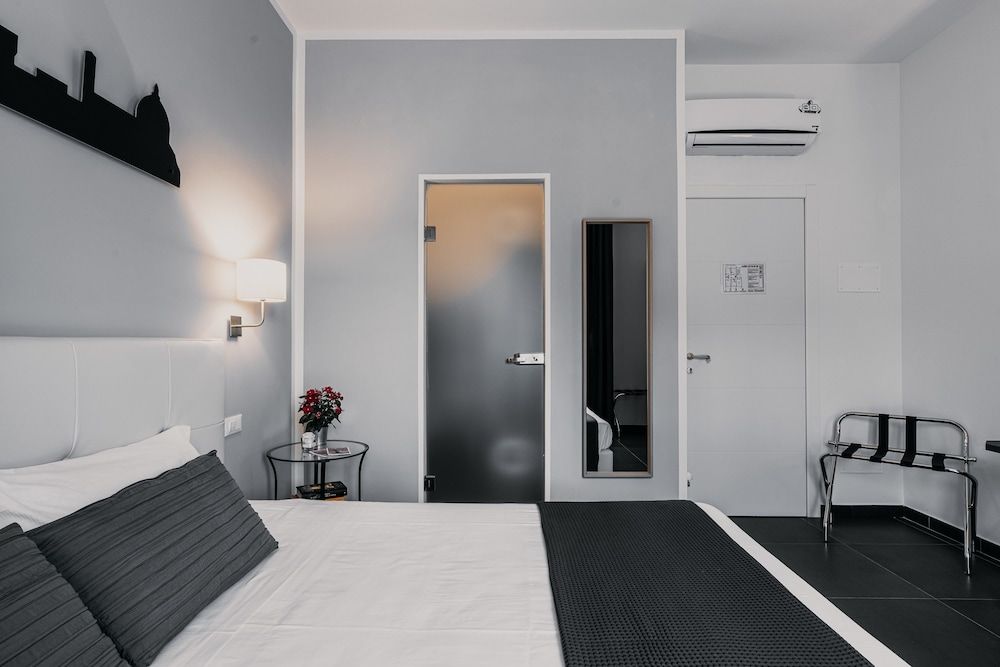 Easy Florence Deluxe Double Room, 1 King Bed, Balcony 7