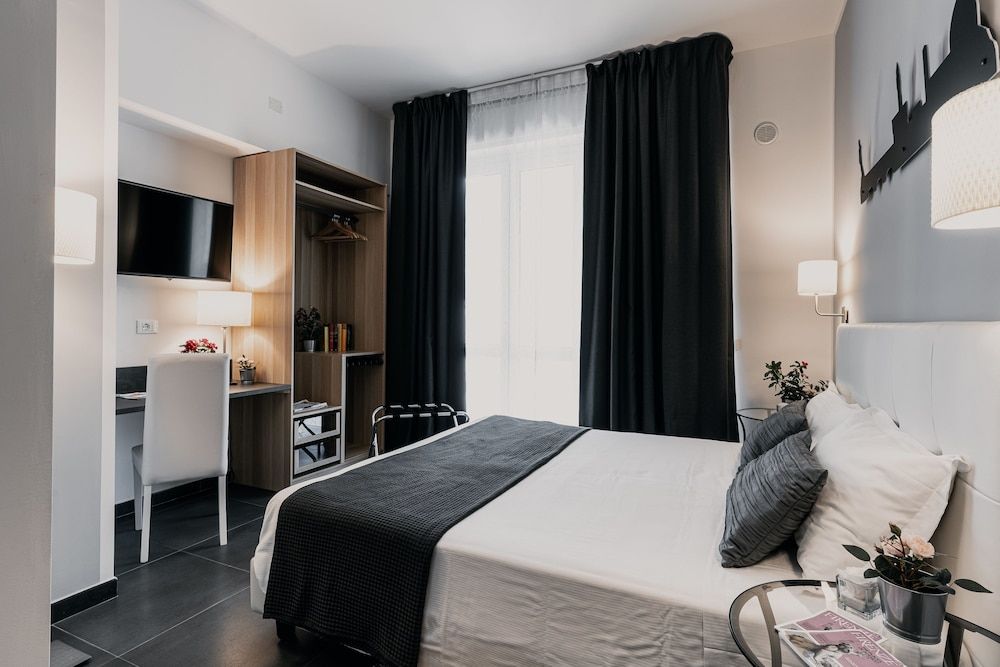 Easy Florence Comfort Double Room, 1 King Bed, Balcony 2