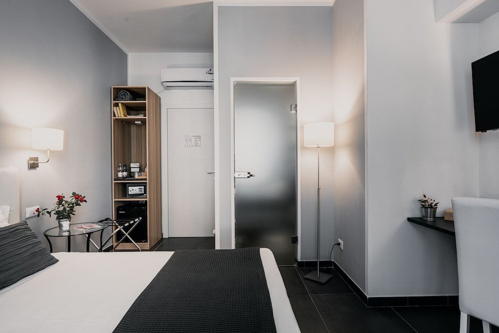 Easy Florence Comfort Double Room, 1 King Bed, Balcony 5