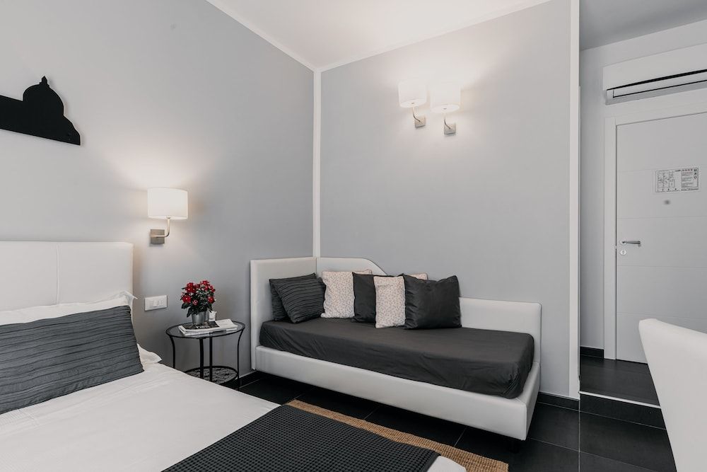 Easy Florence Deluxe Triple Room, 1 Bedroom, Balcony 3