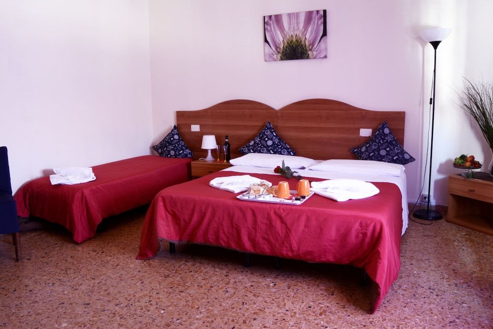 undefined Darius Firenze B&B