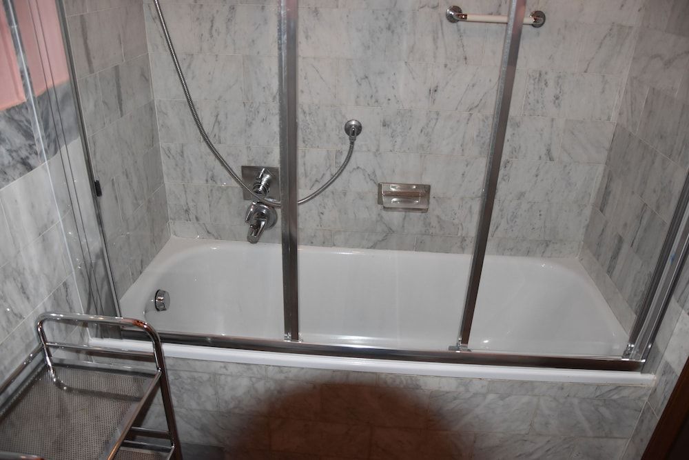 The Blacksheep B&B Triple Room (Silver Suite) 3