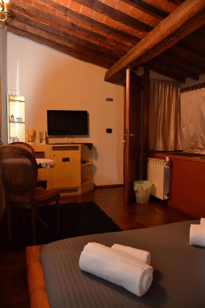 undefined The Blacksheep B&B 8