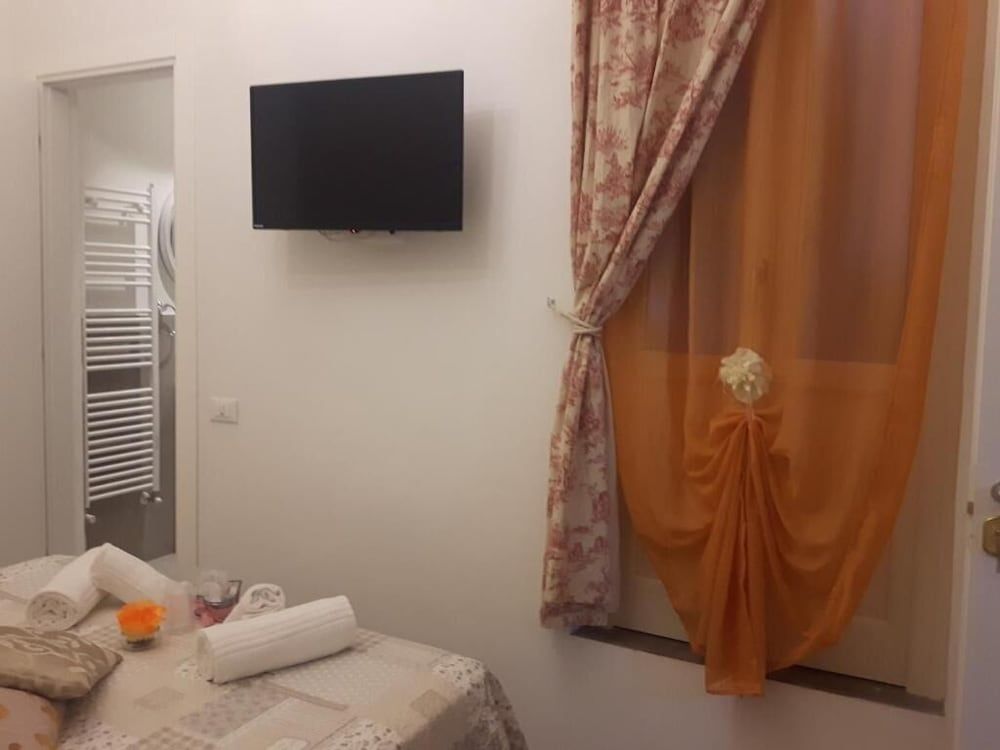 undefined Shabby Old Town 8