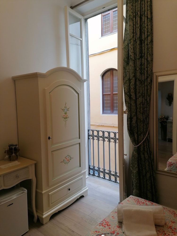 Shabby Old Town Traditional Double Room, Shared Bathroom 4