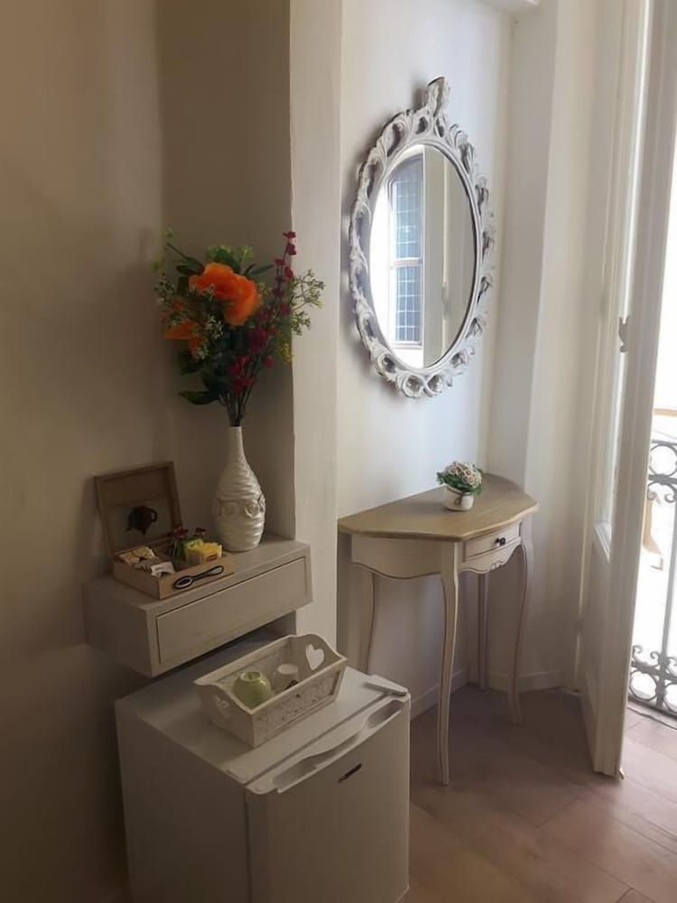 Shabby Old Town Basic Single Room, Shared Bathroom 2