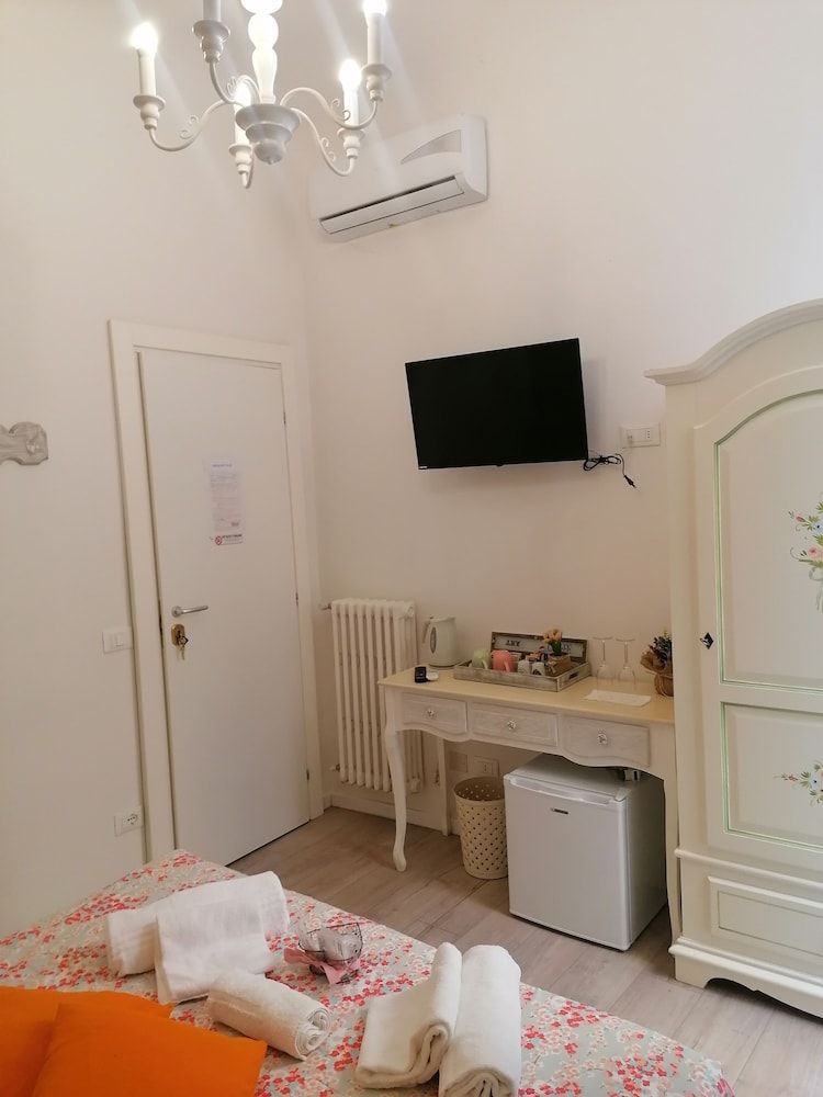 Shabby Old Town Traditional Double Room, Shared Bathroom 5