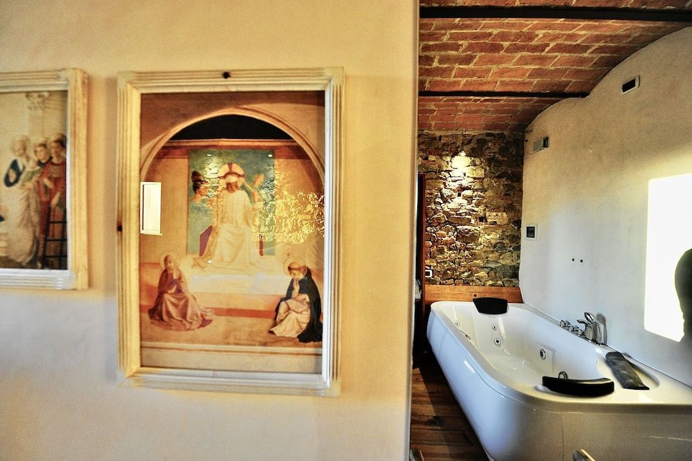 Castello di Montalbano Deluxe Double Room, 1 King Bed, Jetted Tub 6