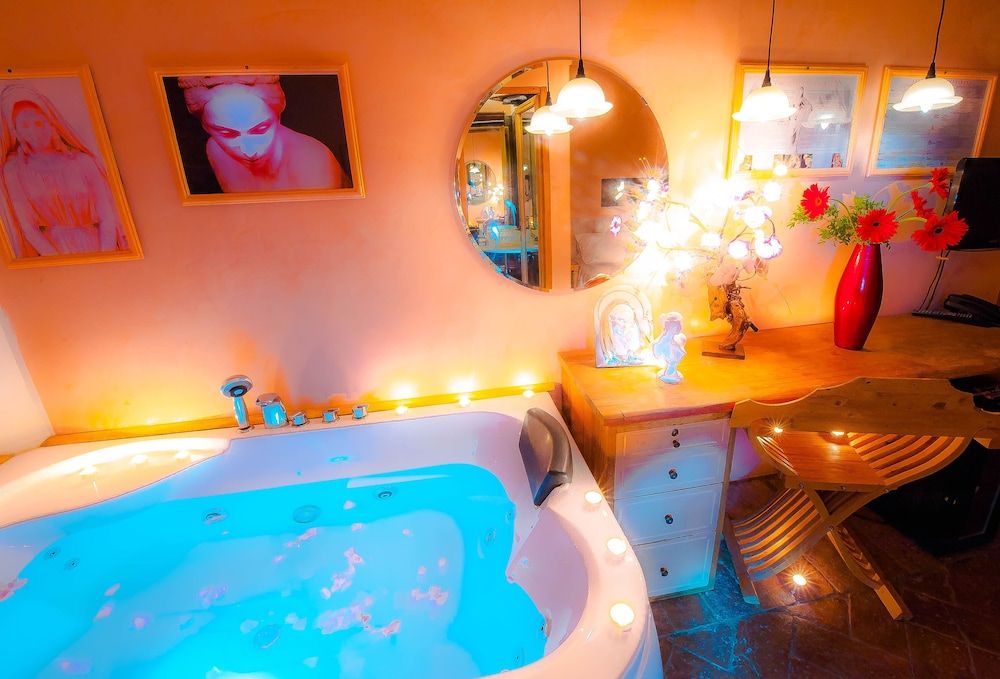 Castello di Montalbano Deluxe Double Room, 1 King Bed, Jetted Tub 7