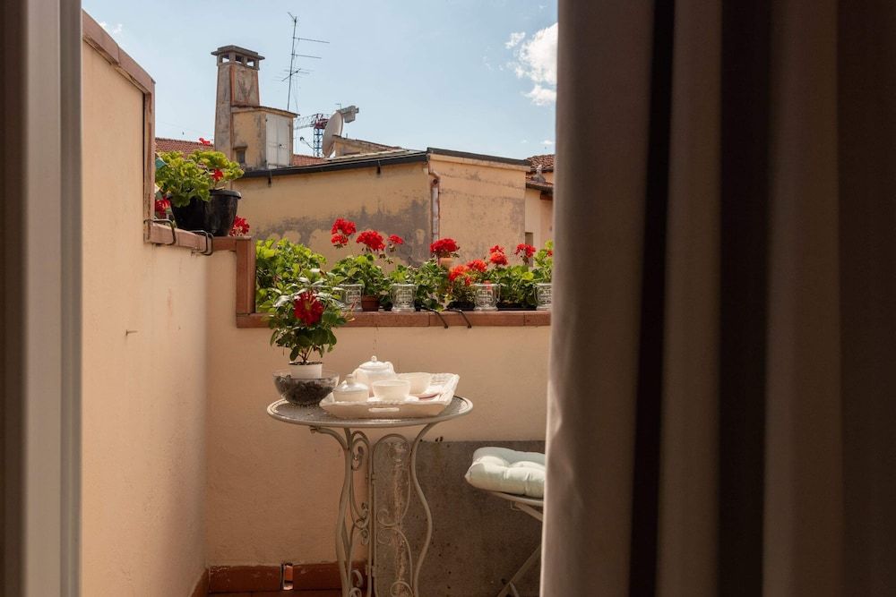 Design Loft in Florence - Hosted by Sweetstay Basic Loft, 1 Double Bed with Sofa bed 48