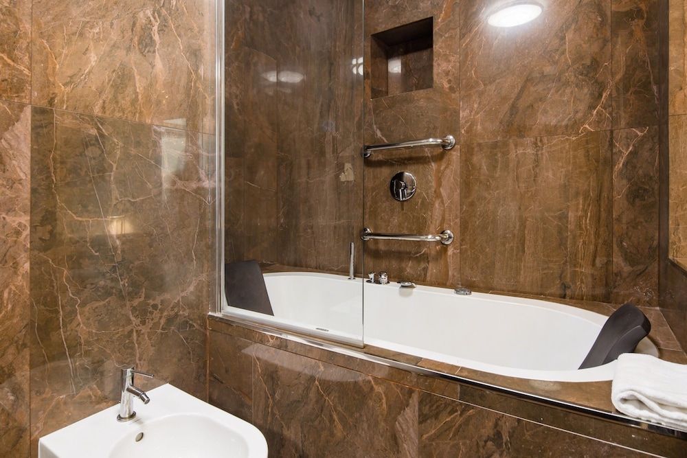 Luxury 2 Bedroom Apartment with Hot Tub - Florence City Center Luxury Suite, Multiple Beds 9