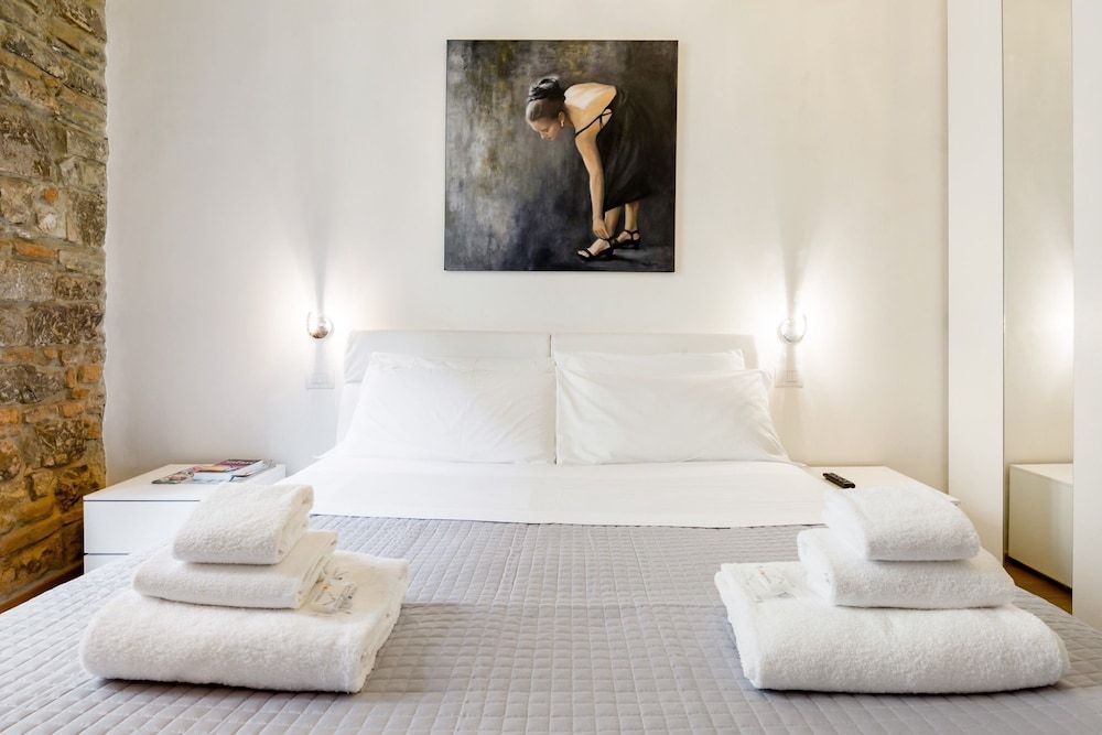 undefined Luxury 2 Bedroom Apartment with Hot Tub - Florence City Center 7