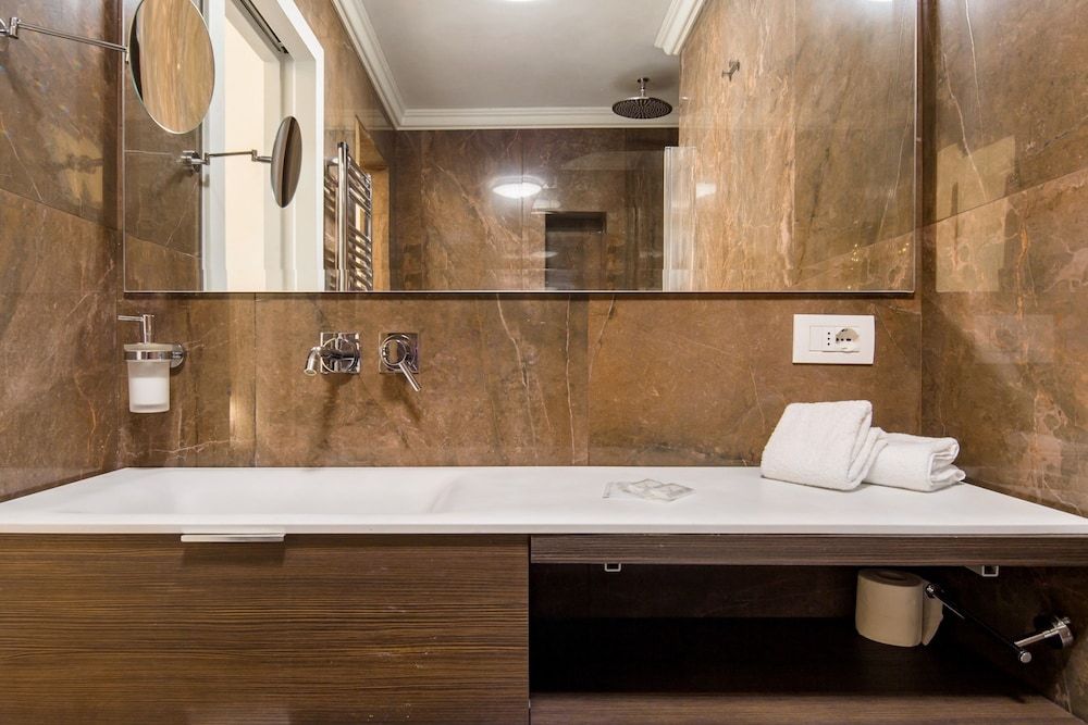 Luxury 2 Bedroom Apartment with Hot Tub - Florence City Center Luxury Suite, Multiple Beds 14