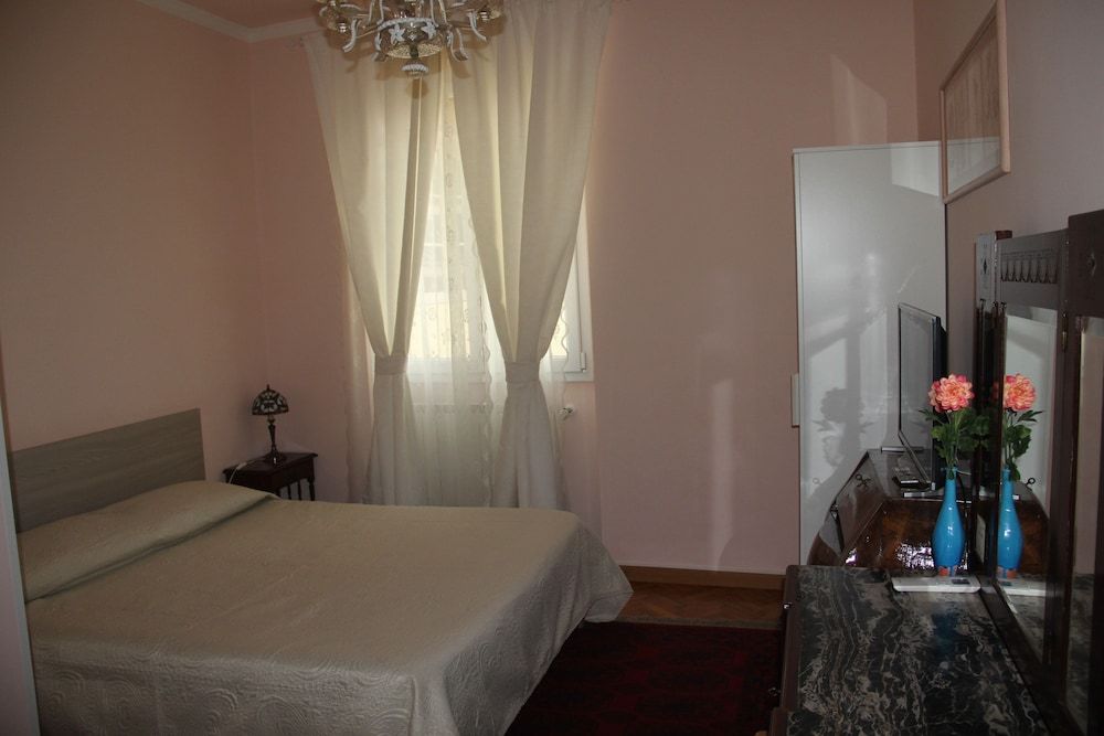 undefined Florence Moreno's Home 3