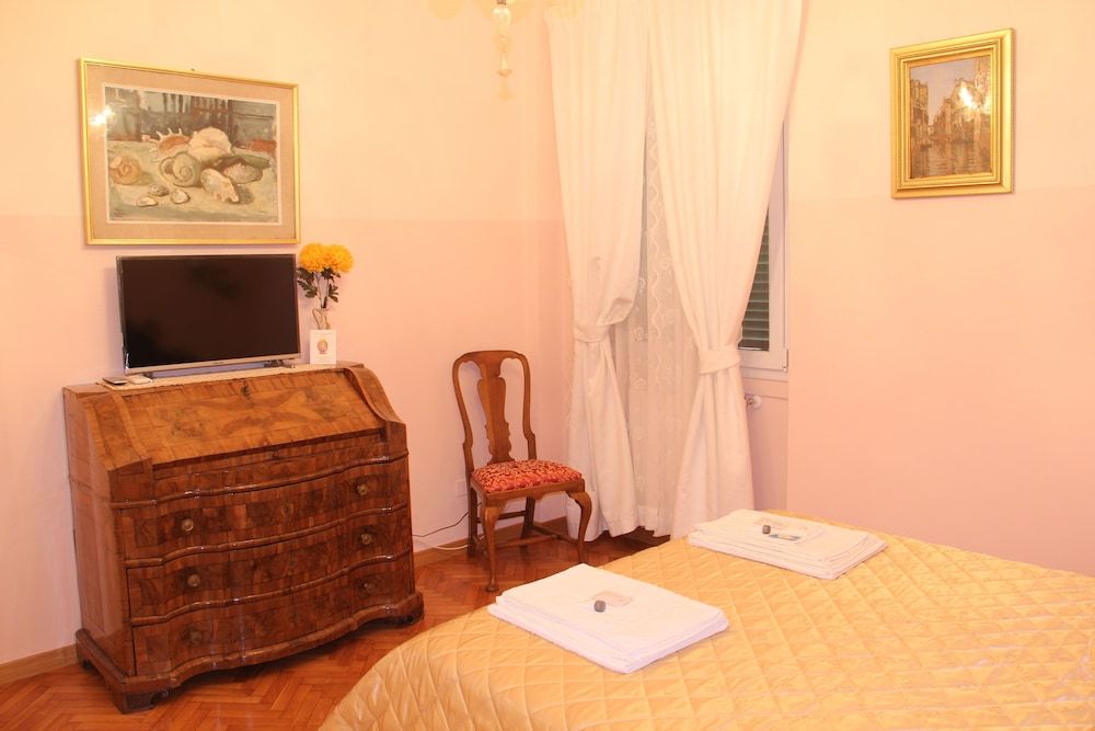 undefined Florence Moreno's Home 9