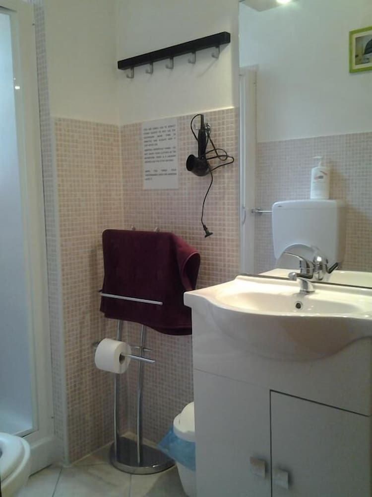 Emerald Fields Shared Dormitory, Mixed Dorm, Accessible (4 Pax) 4