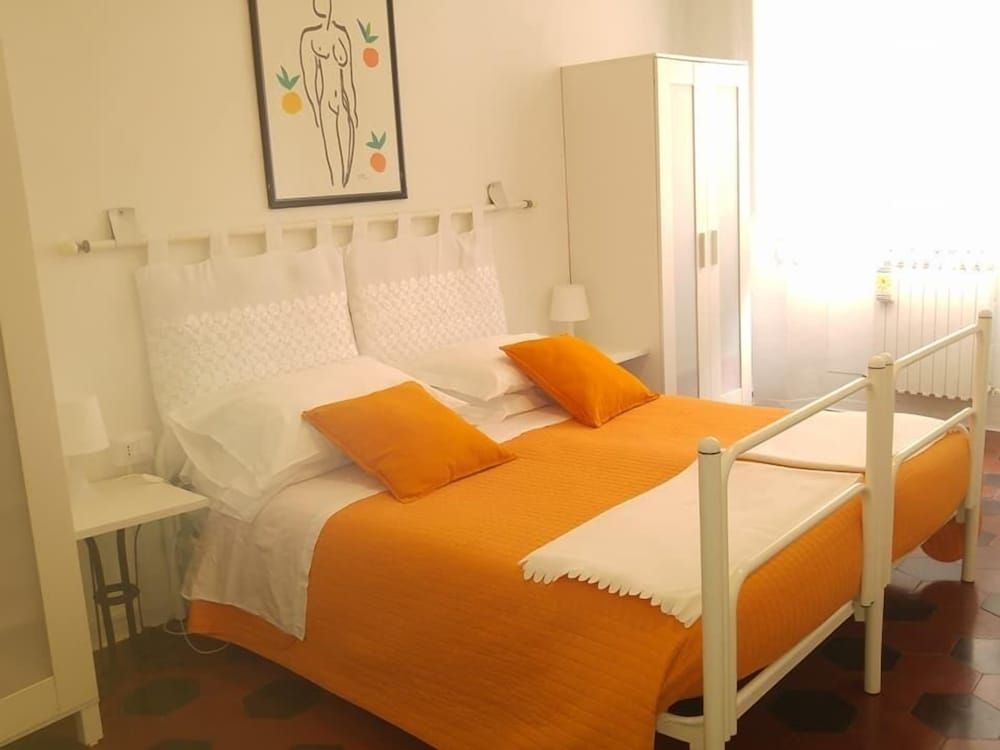 Lucretia House Affittacamere Economy Double or Twin Room (External Bathroom) 4