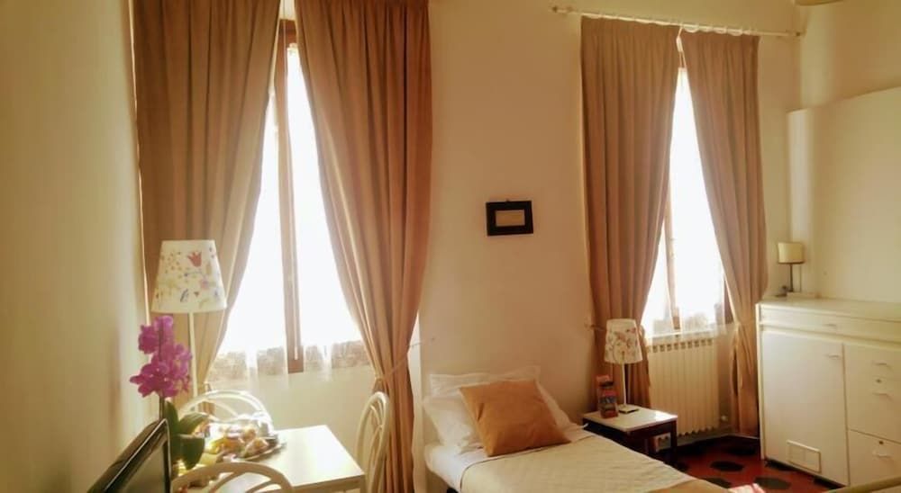 Lucretia House Affittacamere Classic Double Room, Ensuite 4