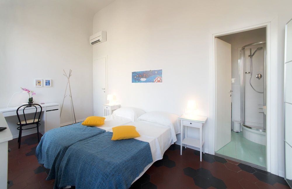 Florence Oasis Deluxe Double or Twin Room, Private Bathroom 3