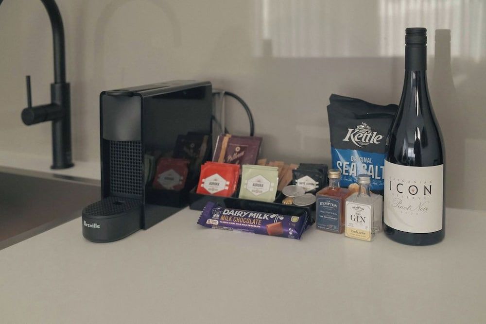 429 Apartments and Suites Deluxe Waterview King 14