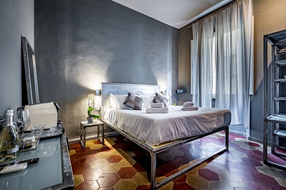 undefined Mama's Home Florence 5