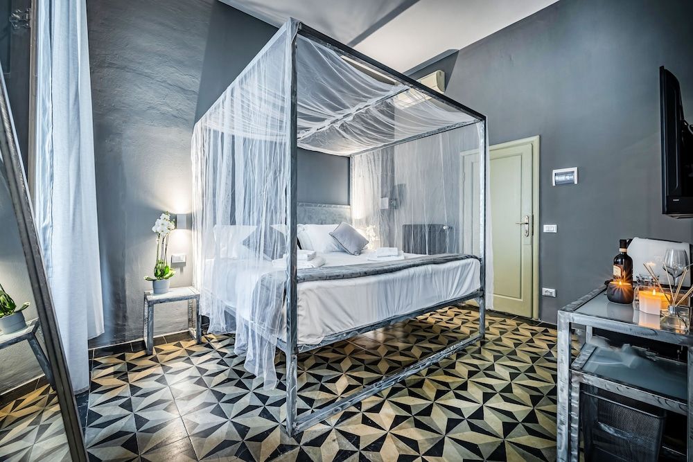 undefined Mama's Home Florence 2