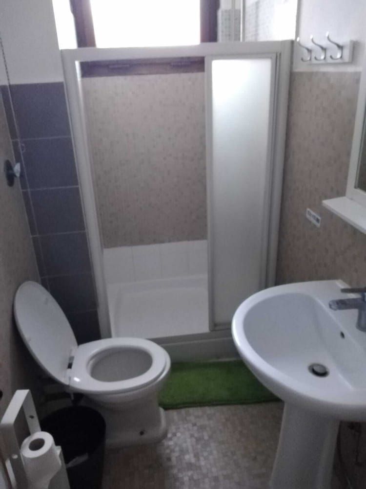 Florence Hostels Anamaria Shared Dormitory, Mixed Dorm, Shared Bathroom (8 pax) 2