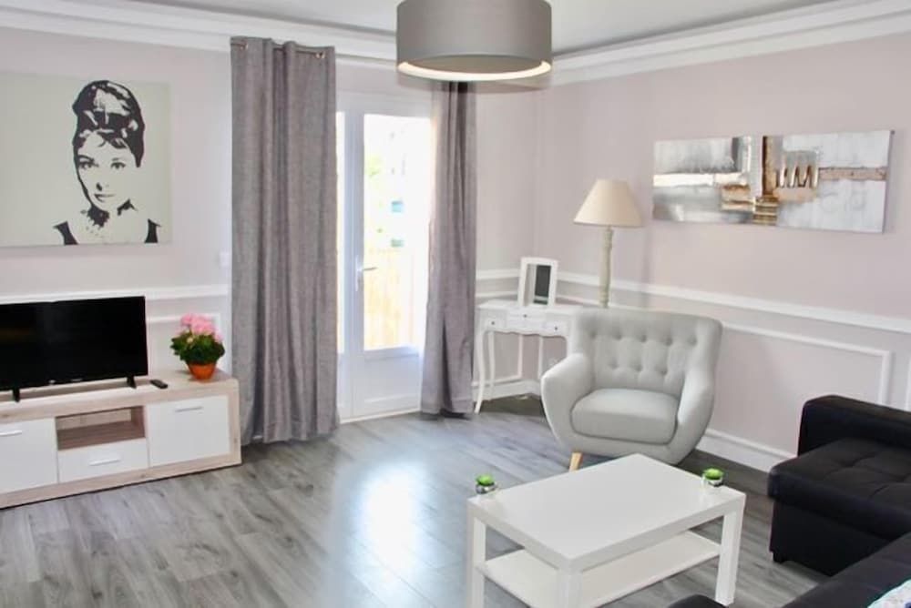 Cannes Luxury Residence Rentals Apartment, Balcony 9