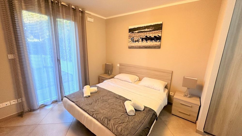 Le Midi 8 Junior Apartment, 2 Bedrooms, Terrace, Sea View 2