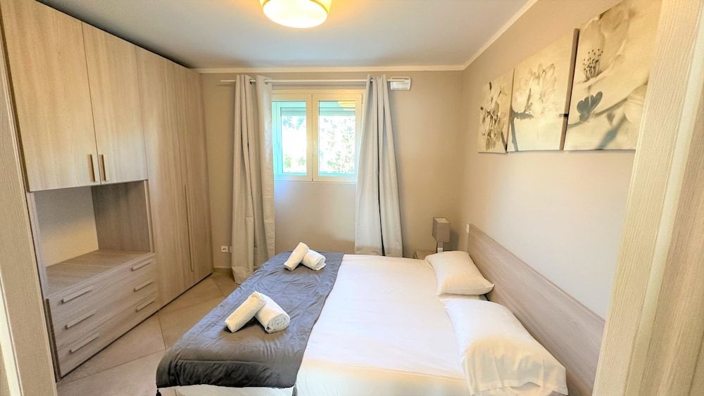 Le Midi 8 Junior Apartment, 2 Bedrooms, Terrace, Sea View 3