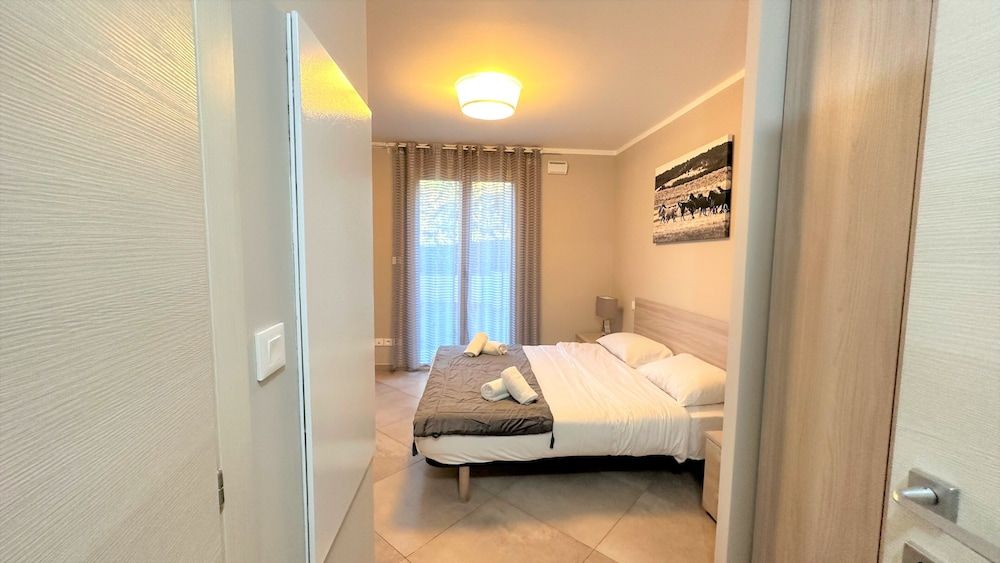 Le Midi 8 Junior Apartment, 2 Bedrooms, Terrace, Sea View 4