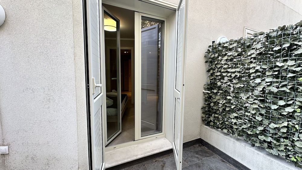 undefined Le Midi 8 5