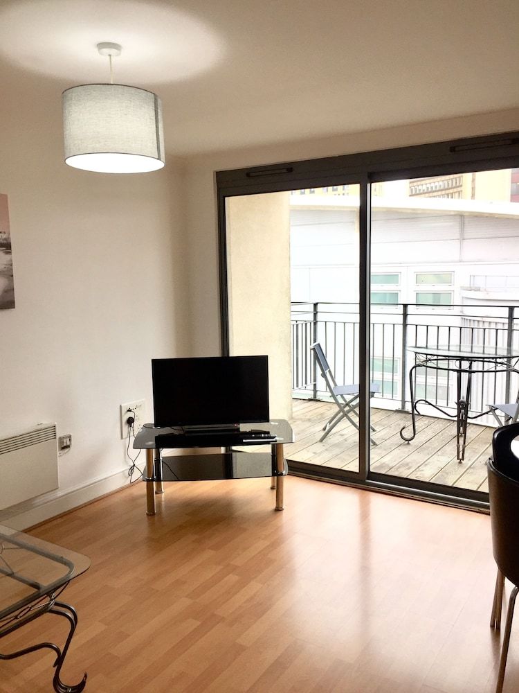 Basic Apartment, 2 Double Beds, City View