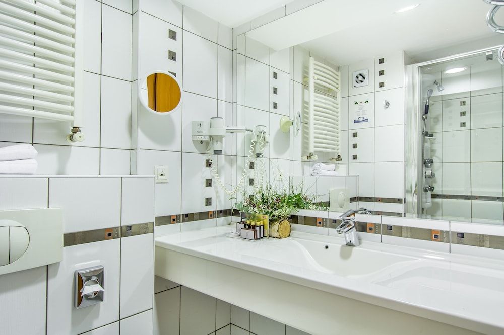 Hotel Caro Economy Double or Twin Room, Non Smoking 6