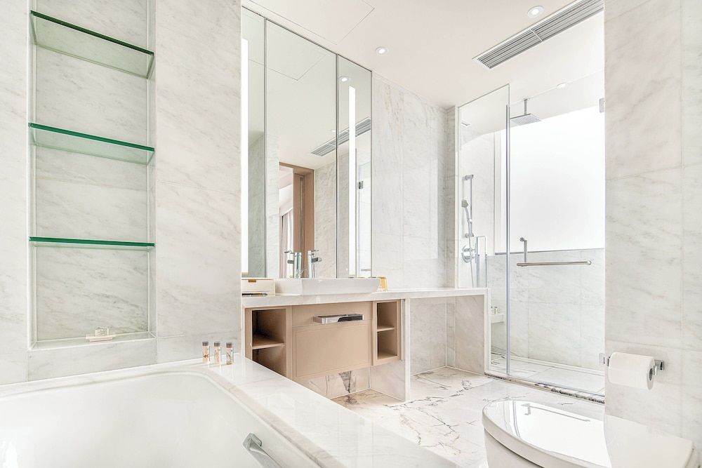 Renaissance Shanghai Caohejing Hotel Room, 1 King Bed 4